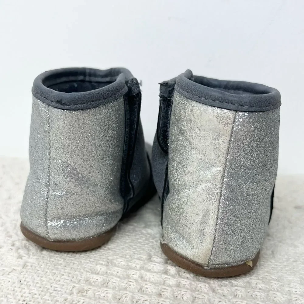 Carter’s Walk Amylene Grey Silver Boots Toddler Baby Girl Size 4 Booties